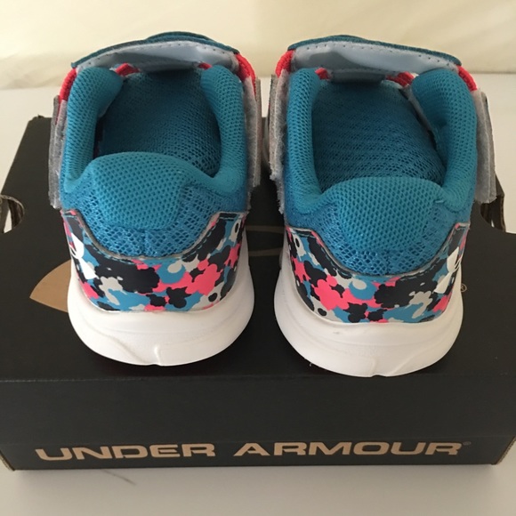 NEW UNDER ARMOUR GIRLS SNEAKER SIZE 7 - Picture 7 of 8